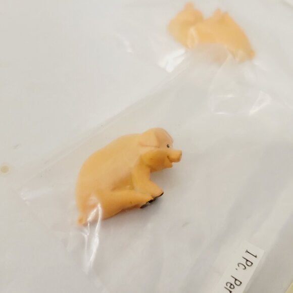 4 Vtg Mini Country Resin Wangs Int. Pre-Painted Farm Animals Pigs Cows Dollhouse - Picture 5 of 6